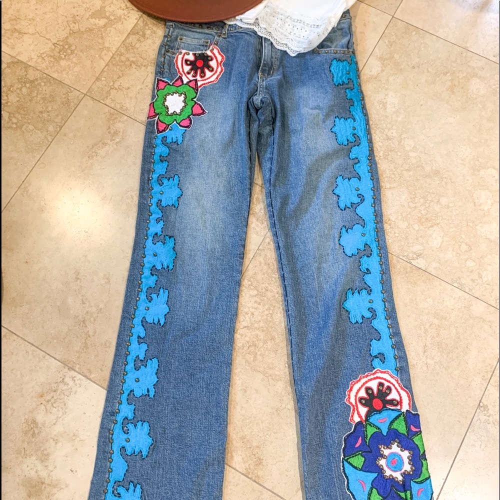 Fabulous boho embroidered jeans🌸🦋🌺